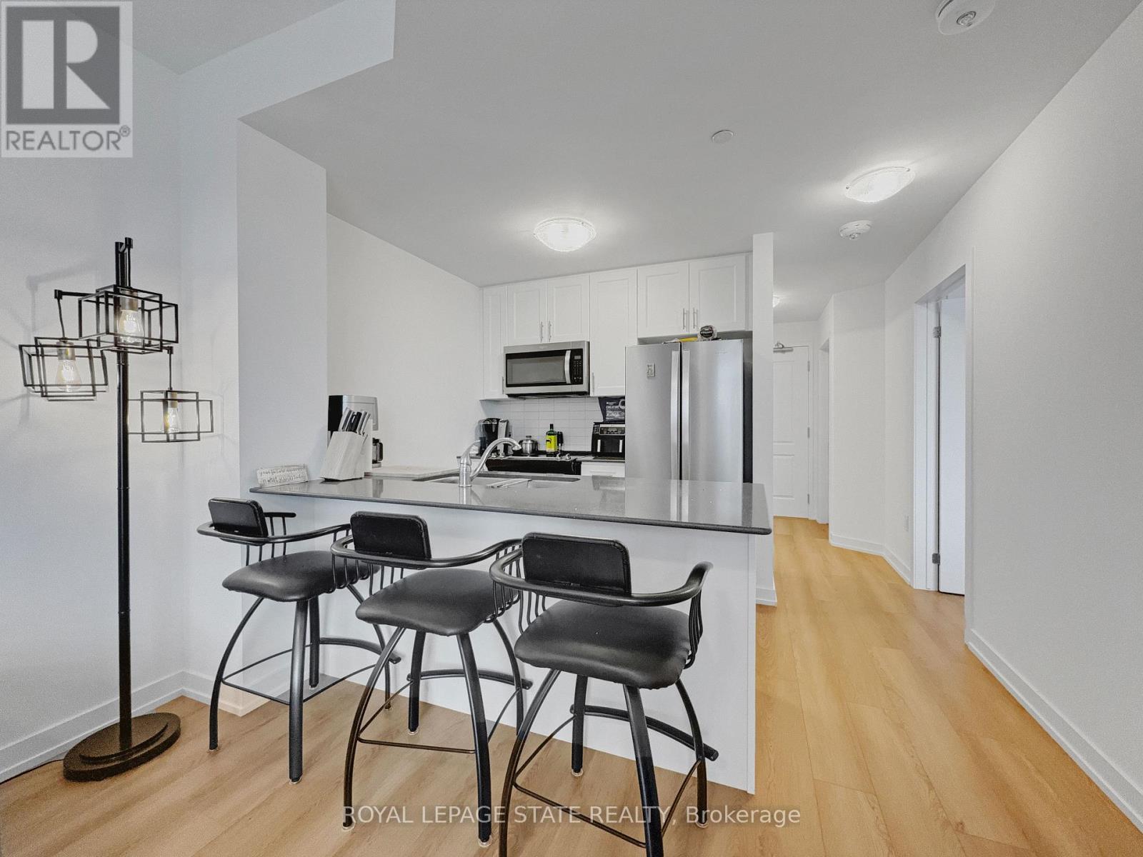 10 Mallard Trail, Hamilton (Waterdown), Ontario  L8B 2A7 - Photo 10 - X12487401