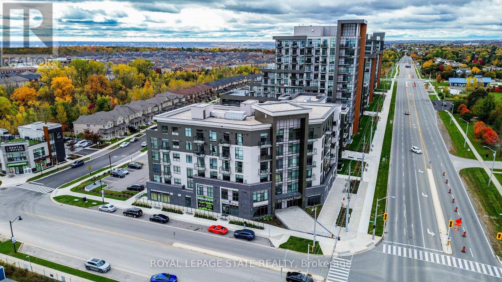 10 Mallard Trail, Hamilton (Waterdown), Ontario  L8B 2A7 - Photo 2 - X12487401