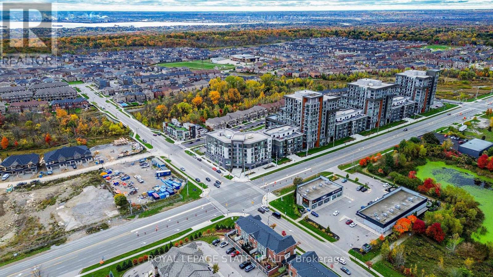 10 Mallard Trail, Hamilton (Waterdown), Ontario  L8B 2A7 - Photo 4 - X12487401