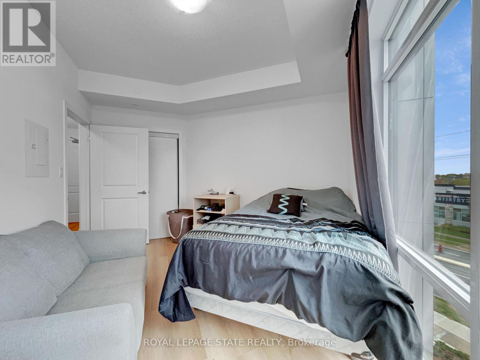 10 Mallard Trail, Hamilton (Waterdown), Ontario  L8B 2A7 - Photo 6 - X12487401