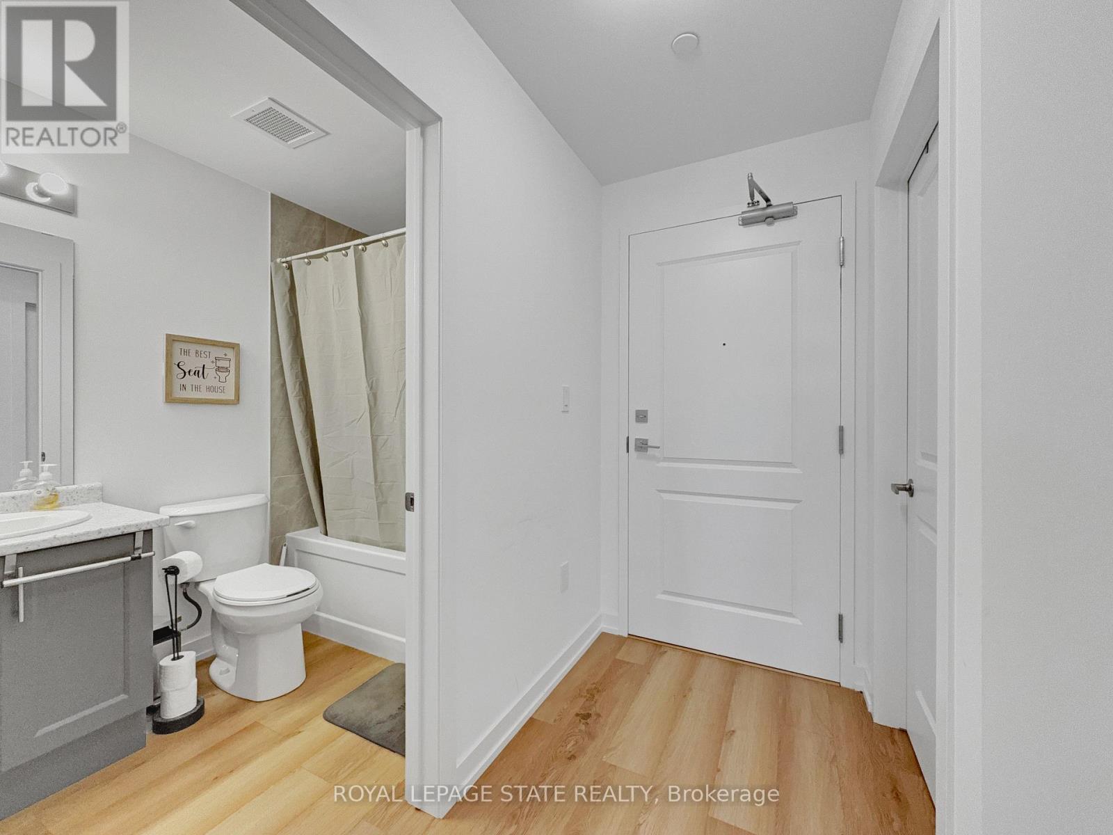 10 Mallard Trail, Hamilton (Waterdown), Ontario  L8B 2A7 - Photo 8 - X12487401