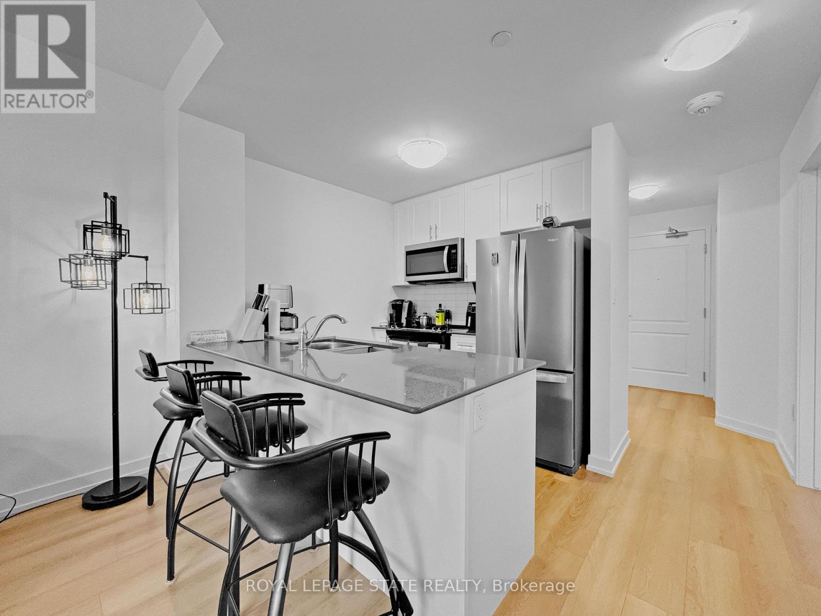 10 Mallard Trail, Hamilton (Waterdown), Ontario  L8B 2A7 - Photo 9 - X12487401