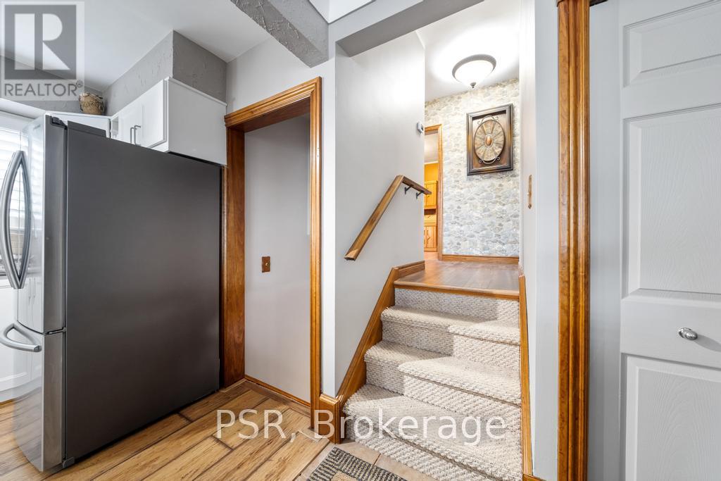 117 Sunrise Drive, Hamilton (Greenford), Ontario  L8K 4C5 - Photo 16 - X12487442