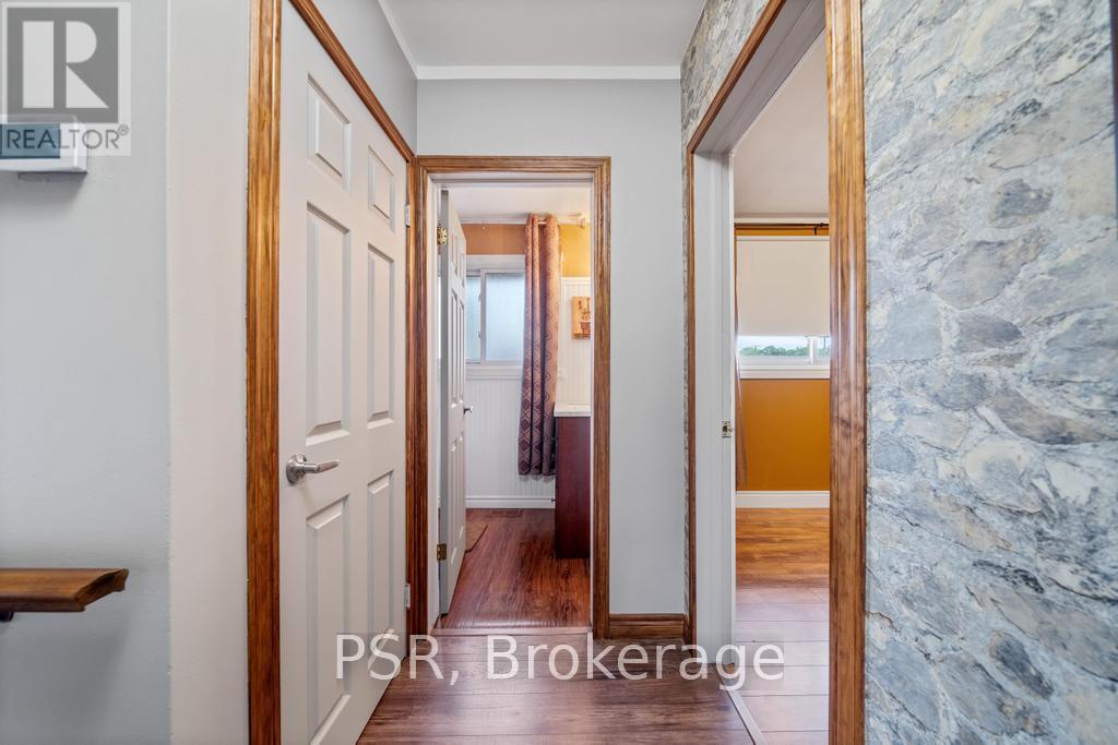 117 Sunrise Drive, Hamilton (Greenford), Ontario  L8K 4C5 - Photo 17 - X12487442