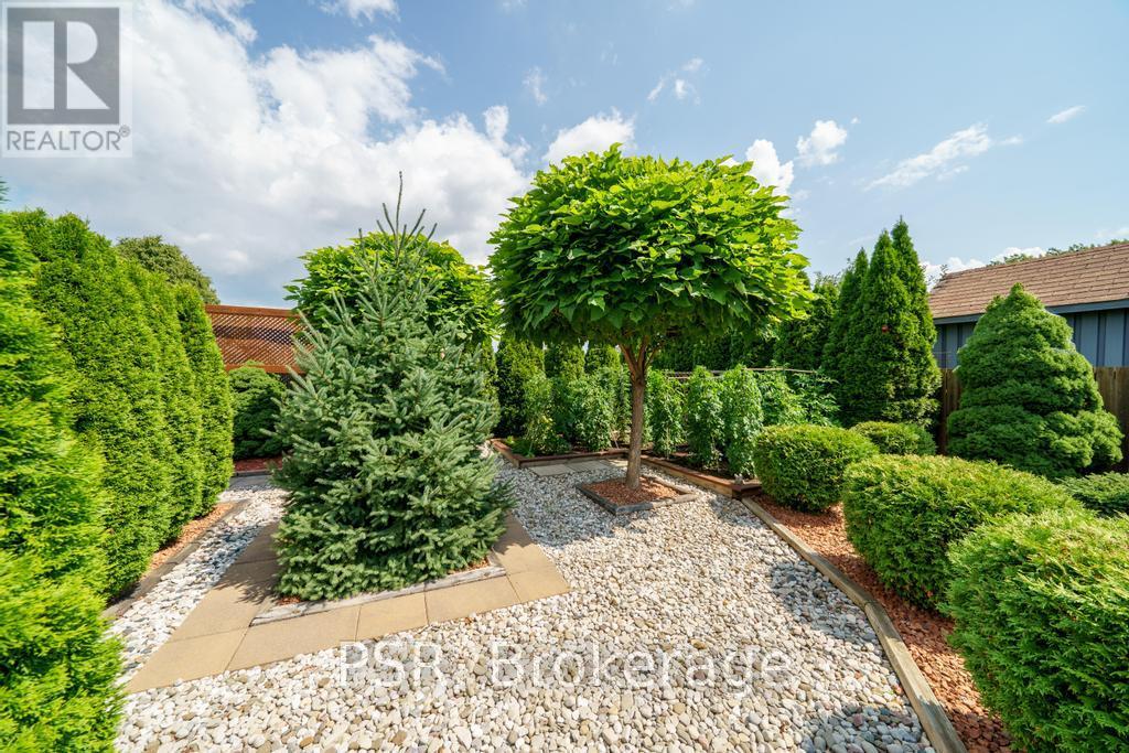 117 Sunrise Drive, Hamilton (Greenford), Ontario  L8K 4C5 - Photo 45 - X12487442