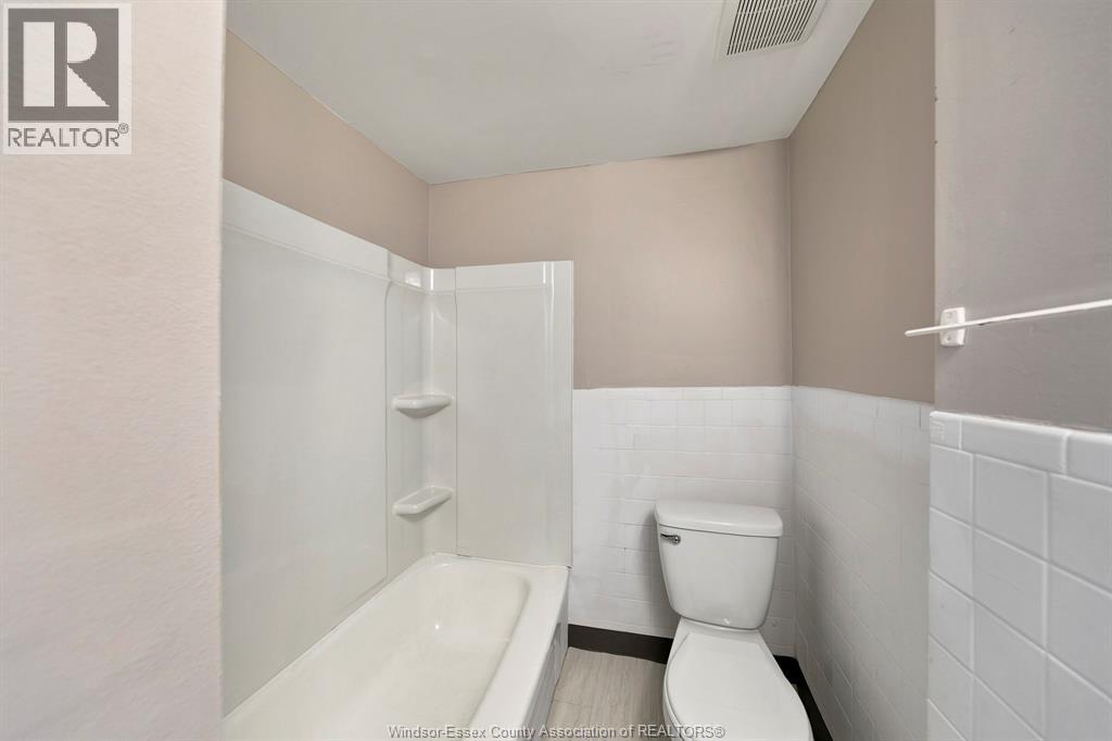 247 Langlois, Windsor, Ontario  N9A 2E7 - Photo 13 - 25027417