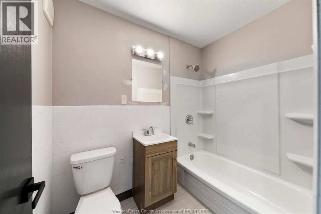 247 Langlois, Windsor, Ontario  N9A 2E7 - Photo 14 - 25027417