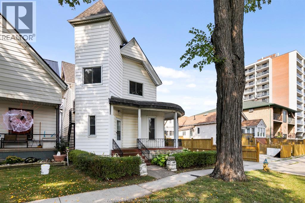 247 Langlois, Windsor, Ontario  N9A 2E7 - Photo 2 - 25027417