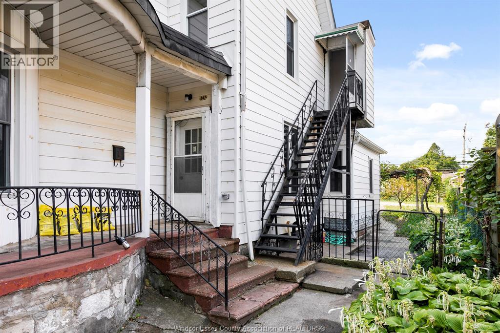 247 Langlois, Windsor, Ontario  N9A 2E7 - Photo 3 - 25027417