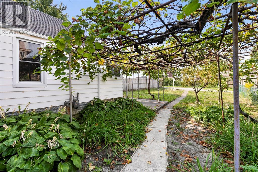 247 Langlois, Windsor, Ontario  N9A 2E7 - Photo 33 - 25027417