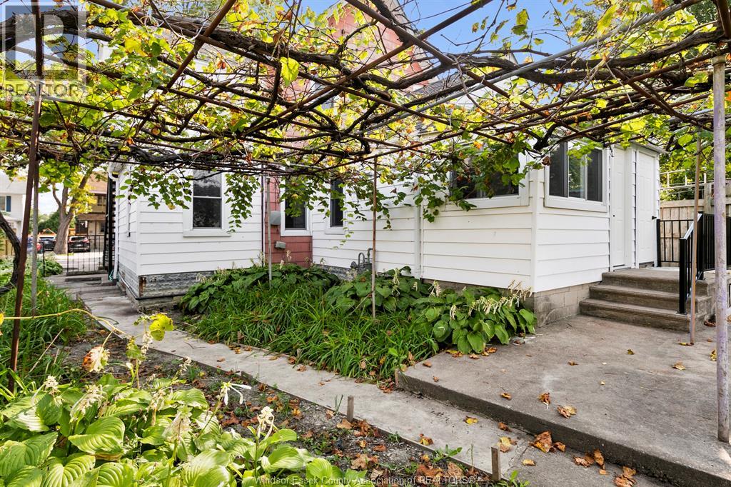 247 Langlois, Windsor, Ontario  N9A 2E7 - Photo 34 - 25027417