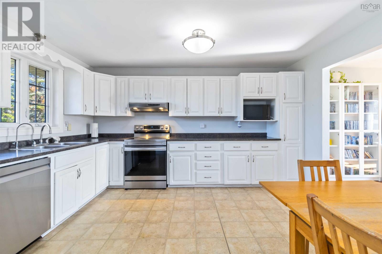 9 Colony Way, Lawrencetown, Nova Scotia  B2Z 1R4 - Photo 11 - 202526818