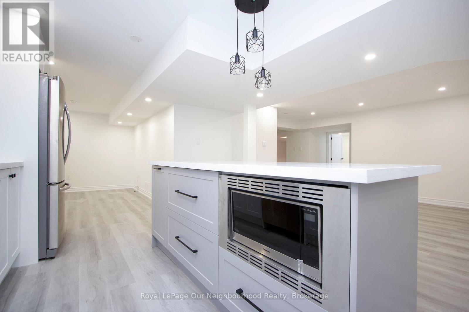 6 Westacott Crescent, Ajax (Northwest Ajax), Ontario  L1T 4H6 - Photo 4 - E12487629