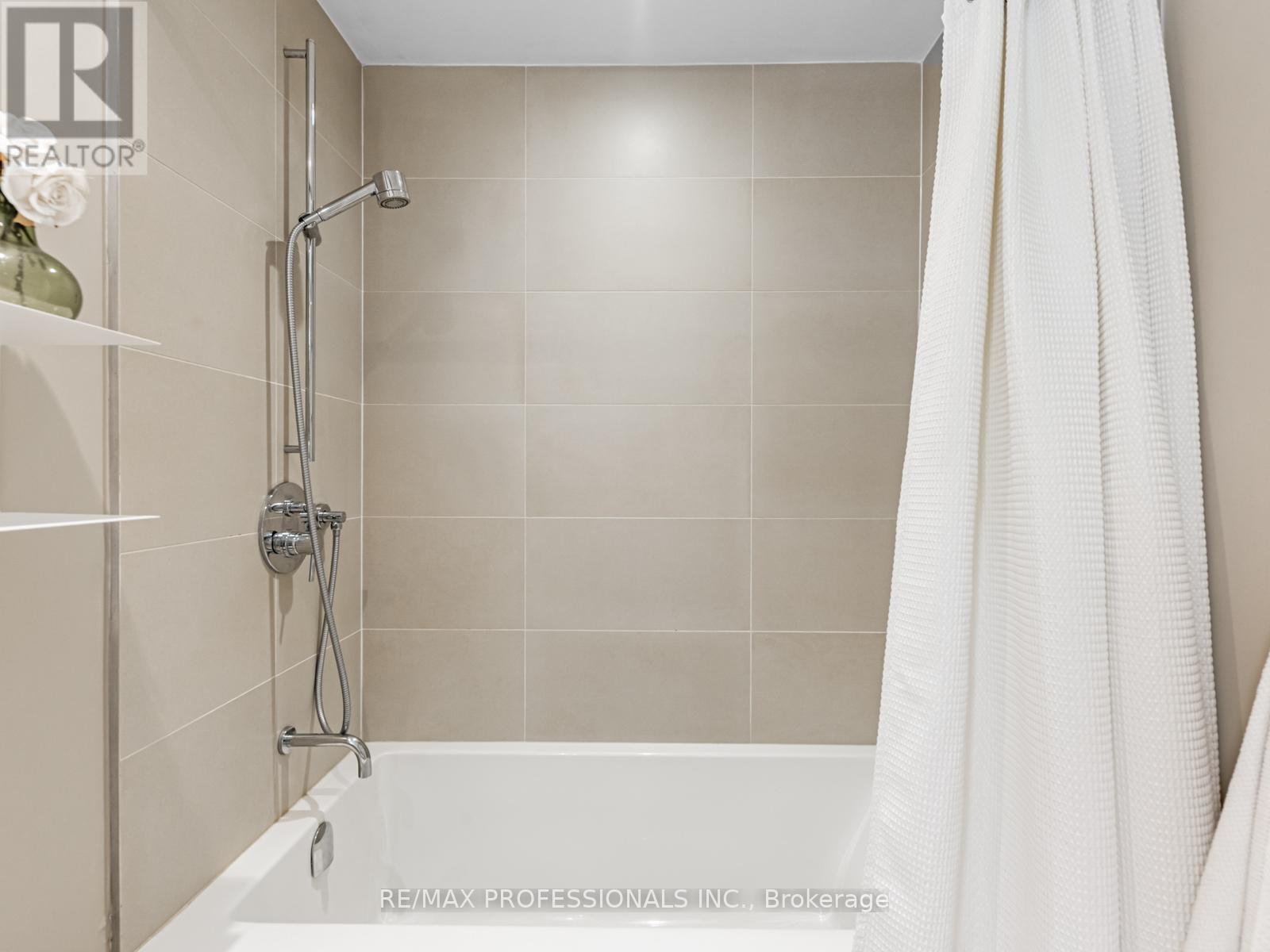 401 - 383 Sorauren Avenue, Toronto (Roncesvalles), Ontario  M6R 0A4 - Photo 19 - W12478783