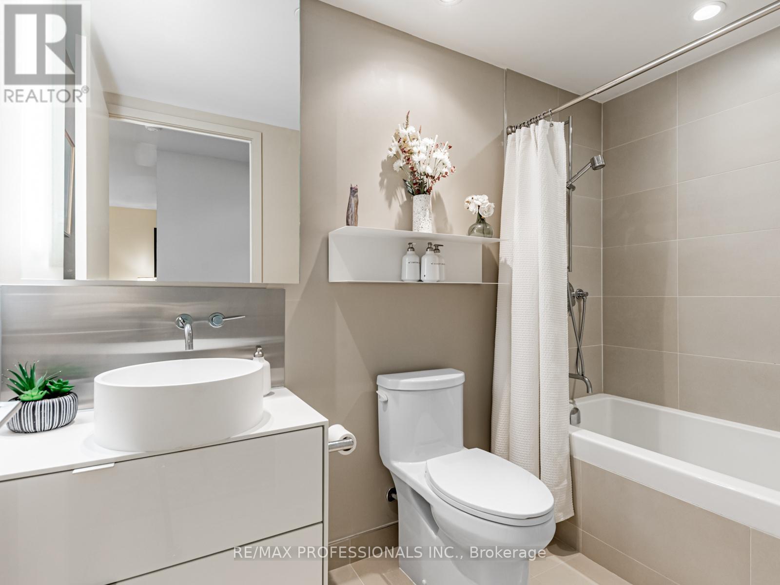 401 - 383 Sorauren Avenue, Toronto (Roncesvalles), Ontario  M6R 0A4 - Photo 17 - W12478783