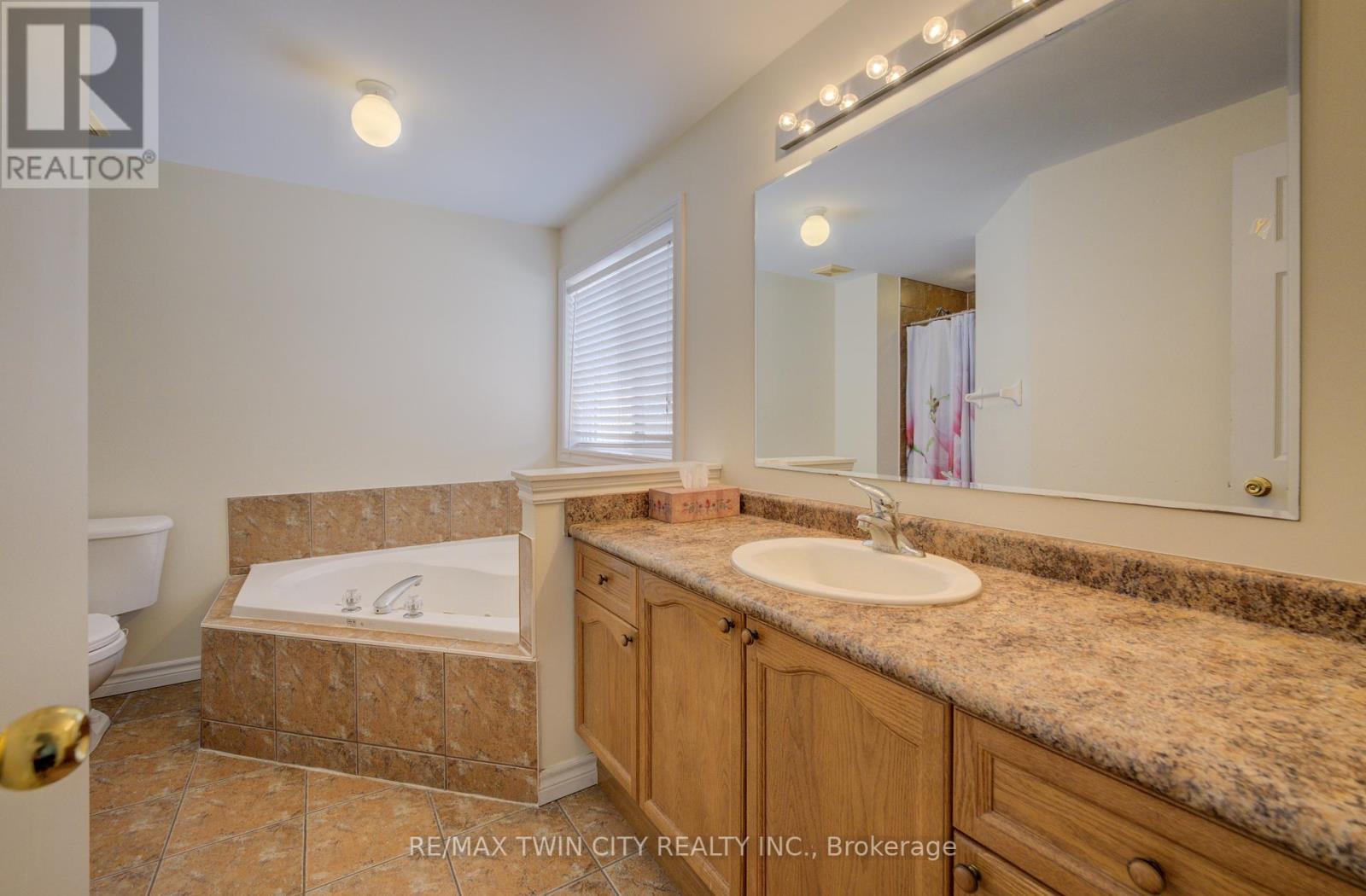 216 Mcnichol Drive, Cambridge, Ontario  N1P 1J3 - Photo 17 - X12405051