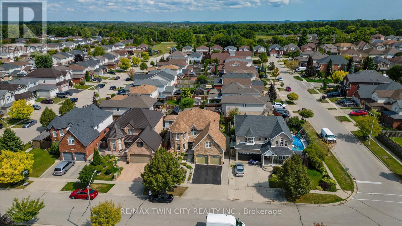 216 Mcnichol Drive, Cambridge, Ontario  N1P 1J3 - Photo 3 - X12405051