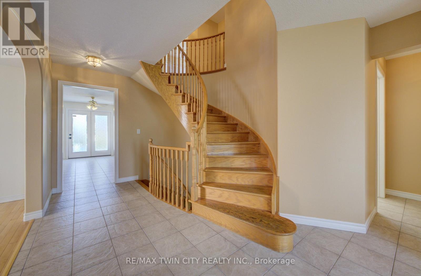 216 Mcnichol Drive, Cambridge, Ontario  N1P 1J3 - Photo 6 - X12405051