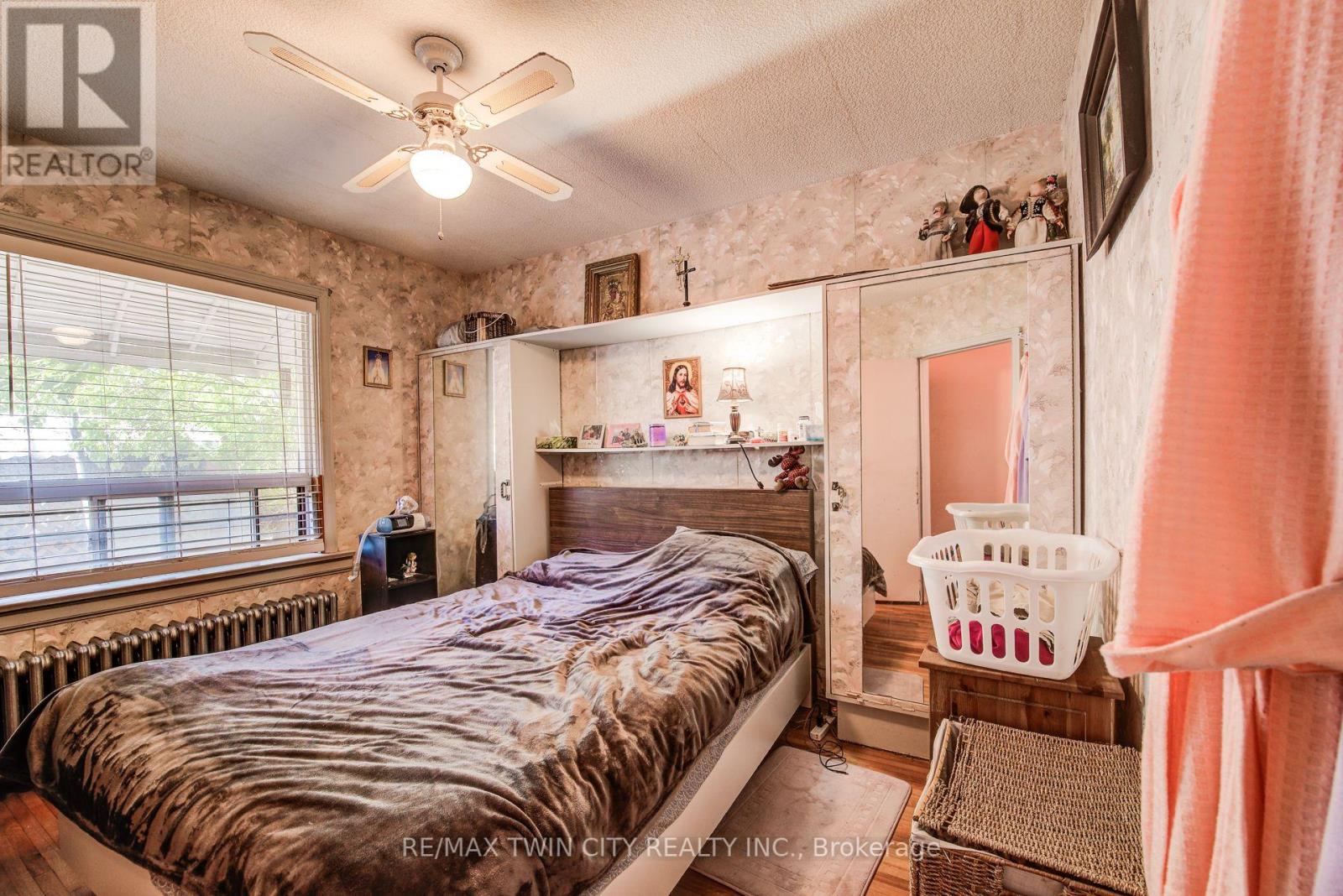 318 Middle Street, Cambridge, Ontario  N3H 3Z8 - Photo 14 - X12447764