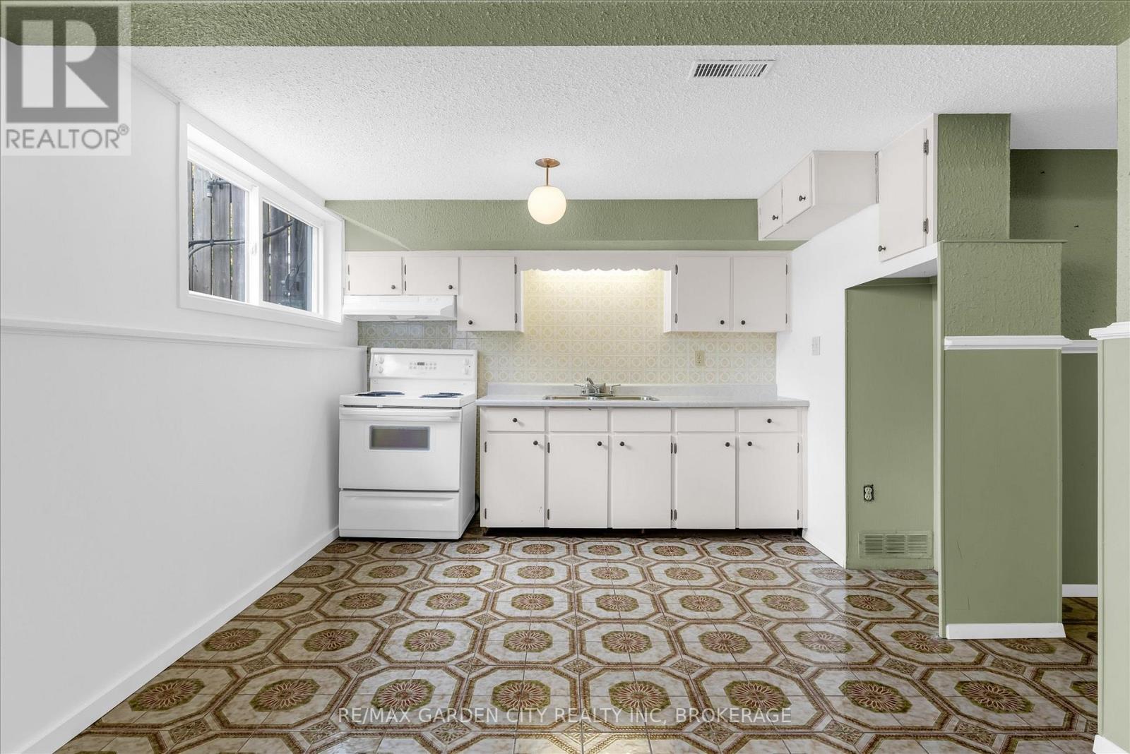 35 Allan Drive, St. Catharines, Ontario  L2N 6H3 - Photo 22 - X12487661