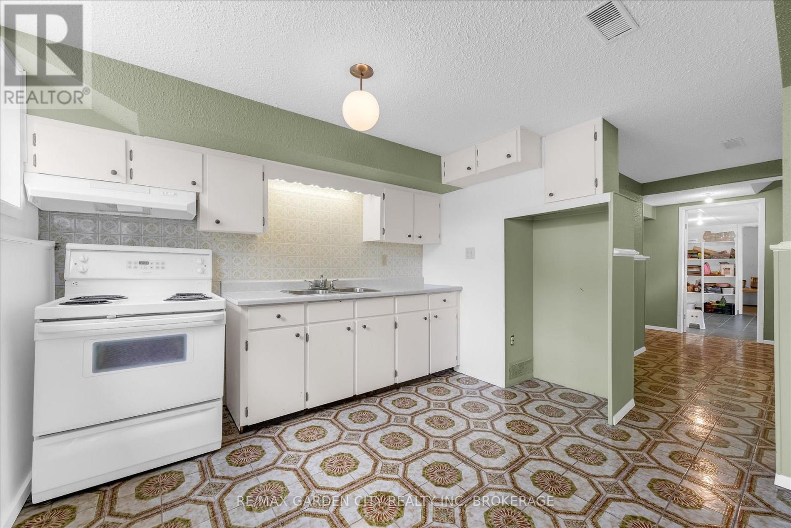 35 Allan Drive, St. Catharines, Ontario  L2N 6H3 - Photo 23 - X12487661