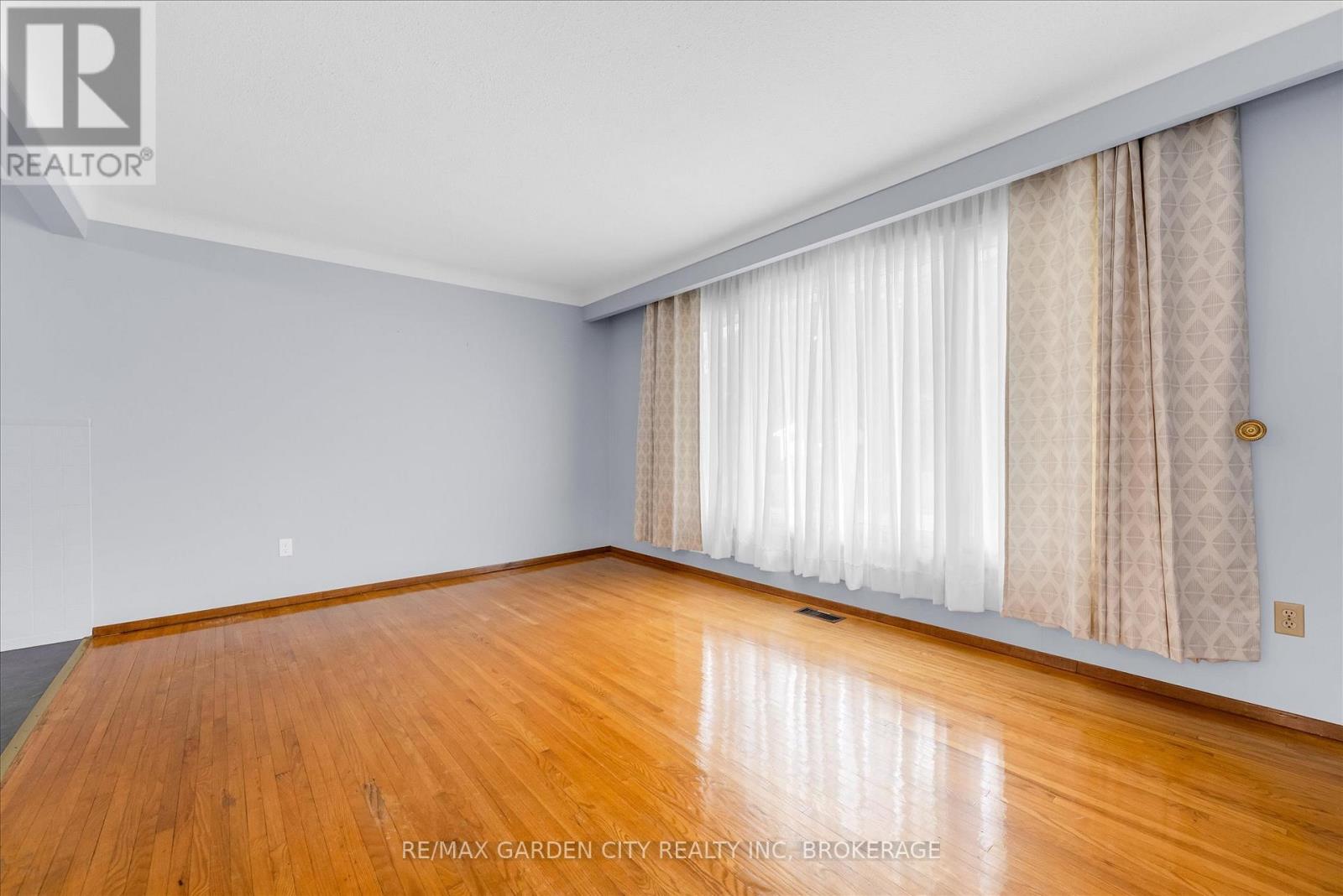 35 Allan Drive, St. Catharines, Ontario  L2N 6H3 - Photo 9 - X12487661