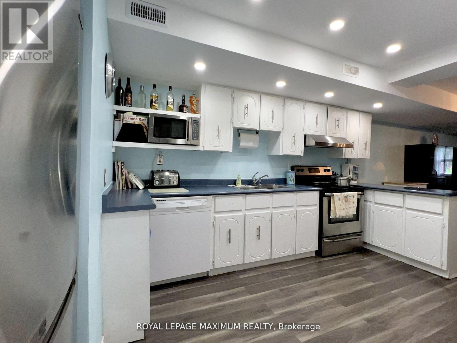 899 Pape Avenue, Toronto, Ontario  M4K 3V1 - Photo 8 - E12487260