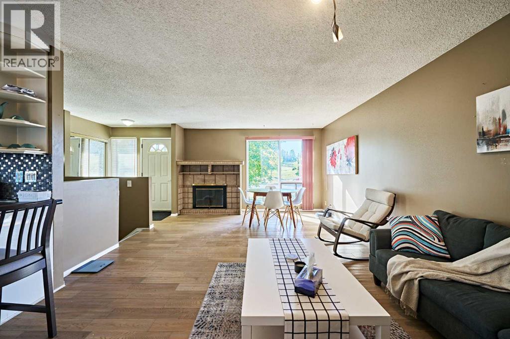 8414 Berwick Road Nw, Calgary, Alberta  T3K 1E5 - Photo 4 - A2259911