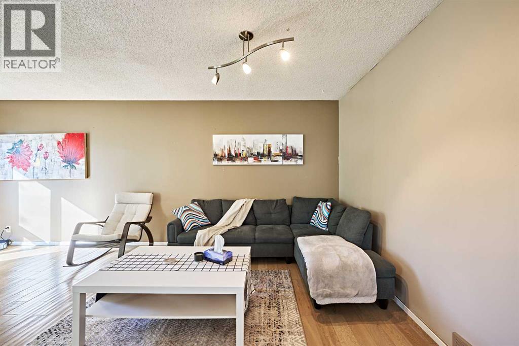 8414 Berwick Road Nw, Calgary, Alberta  T3K 1E5 - Photo 8 - A2259911