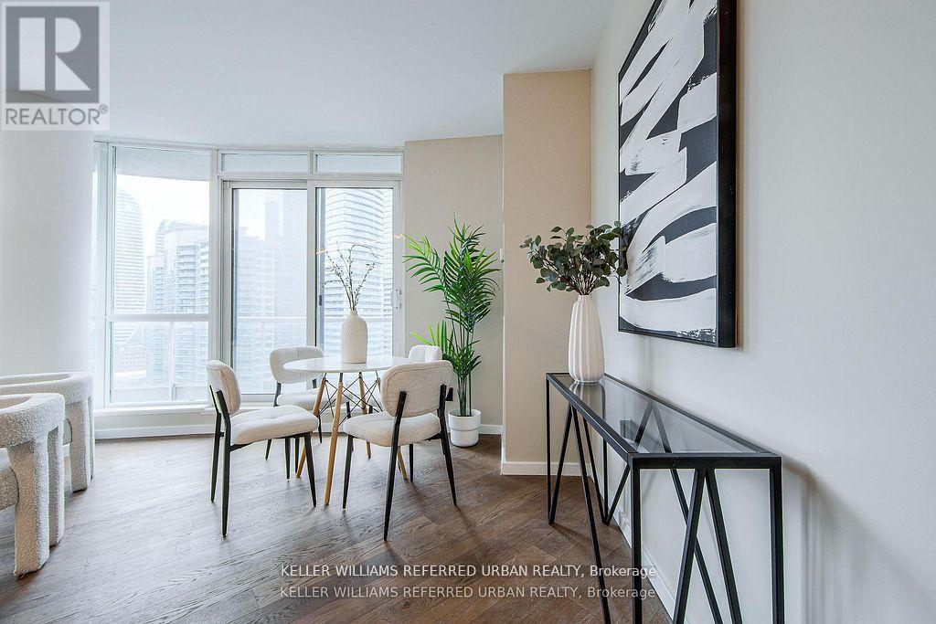 2501 - 218 Queens Quay W, Toronto, Ontario  M5J 2Y6 - Photo 6 - C12487473