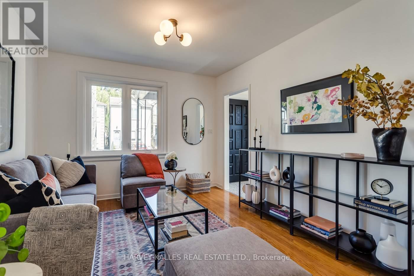 7 MULBERRY CRESCENT, Toronto, Ontario