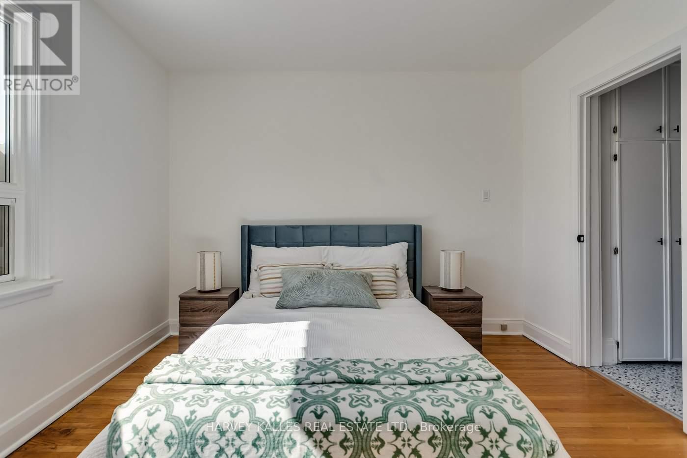 7 Mulberry Crescent, Toronto, Ontario  M6C 1N4 - Photo 10 - C12487475