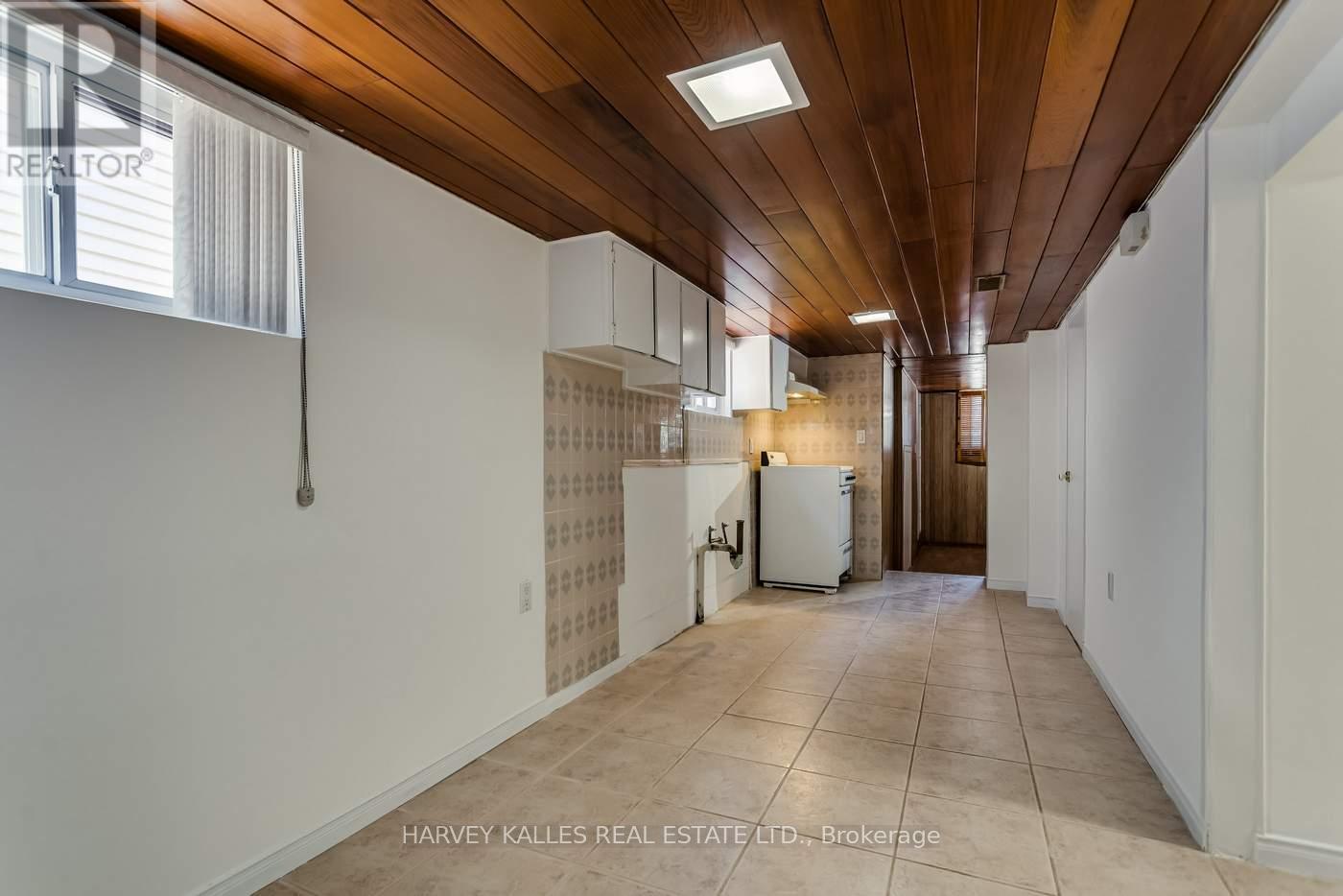 7 Mulberry Crescent, Toronto, Ontario  M6C 1N4 - Photo 13 - C12487475