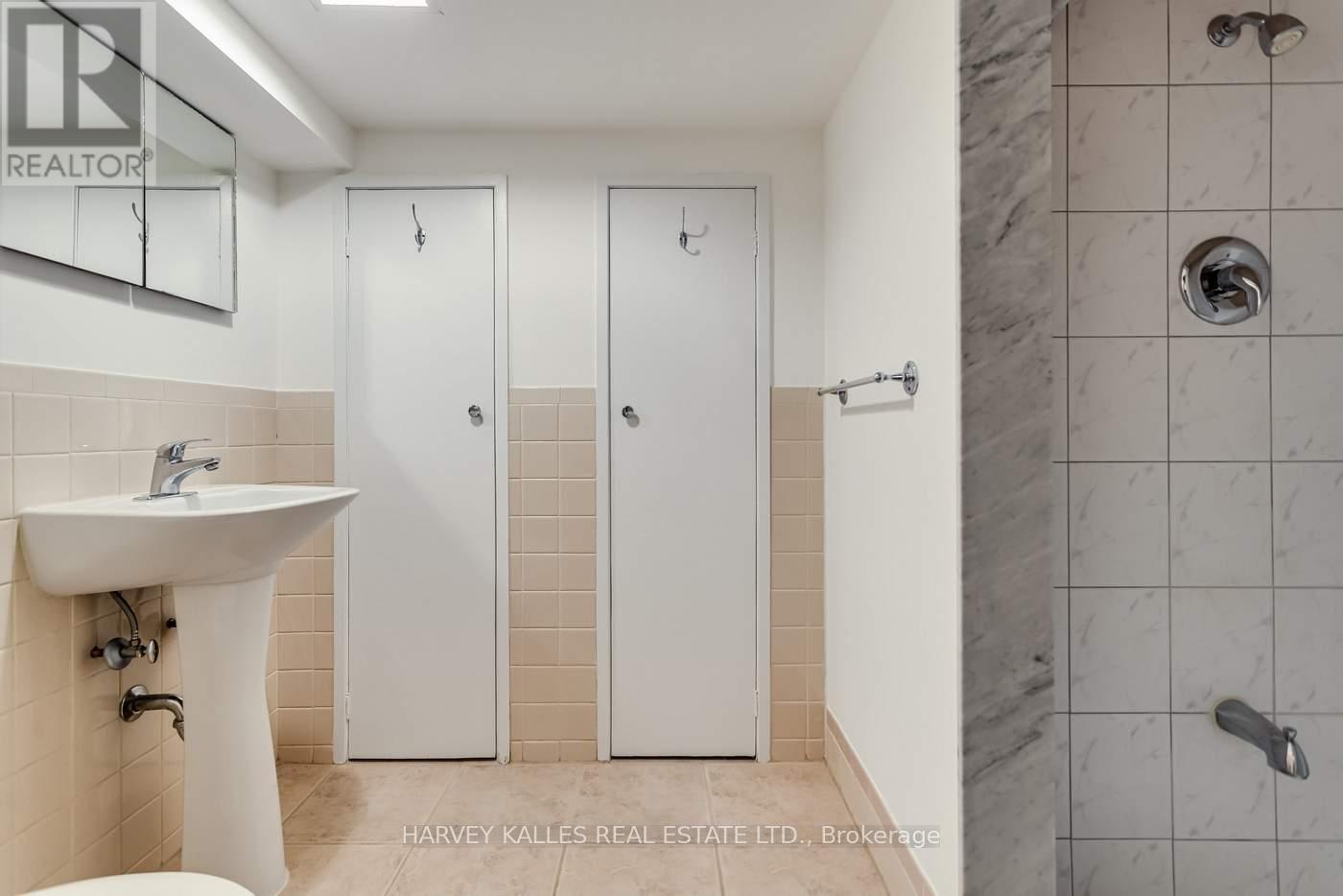 7 Mulberry Crescent, Toronto, Ontario  M6C 1N4 - Photo 15 - C12487475