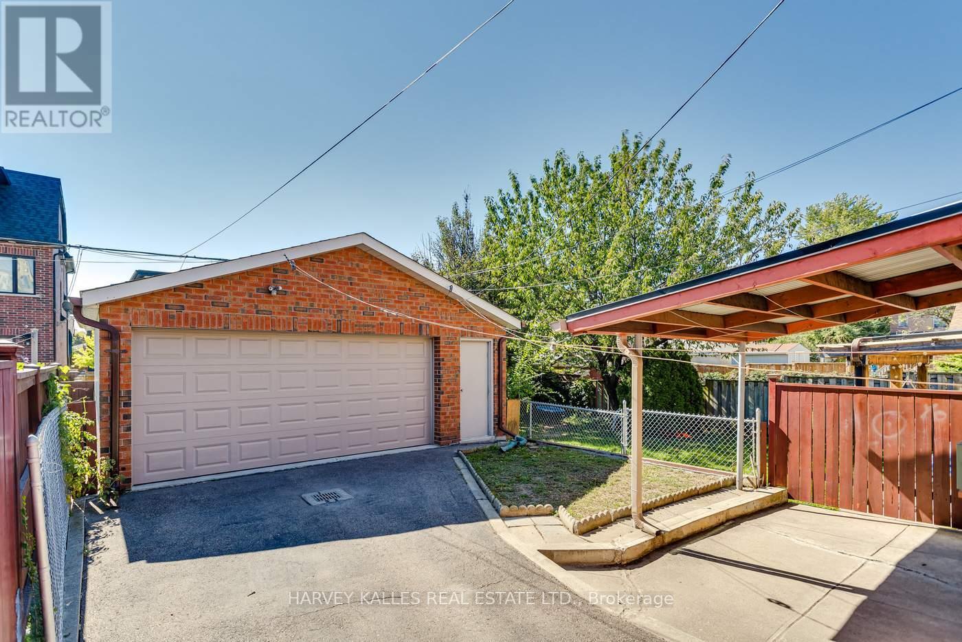 7 Mulberry Crescent, Toronto, Ontario  M6C 1N4 - Photo 17 - C12487475