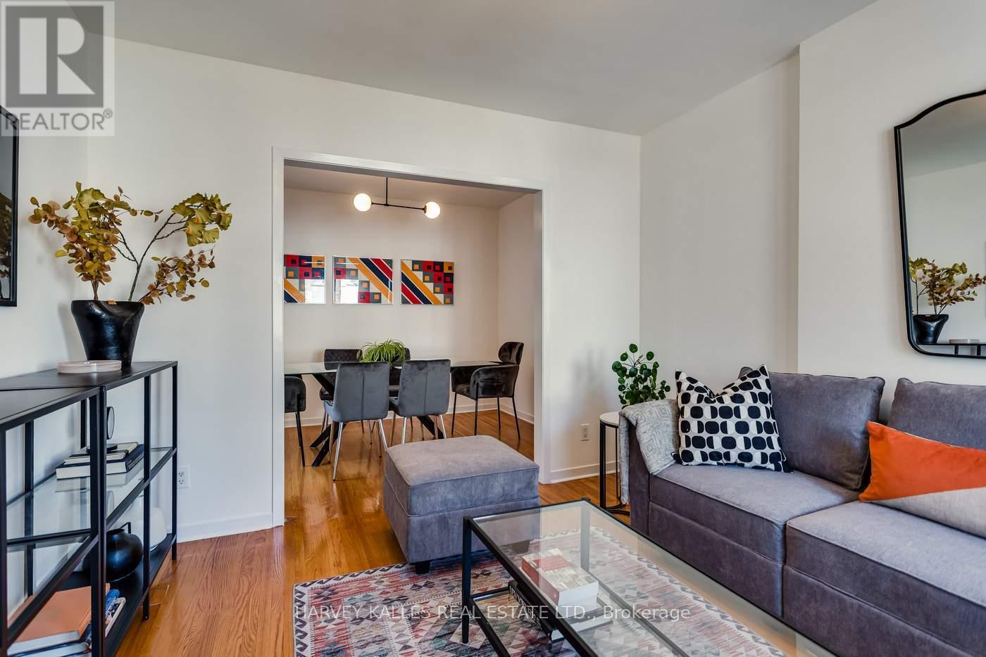 7 Mulberry Crescent, Toronto, Ontario  M6C 1N4 - Photo 3 - C12487475