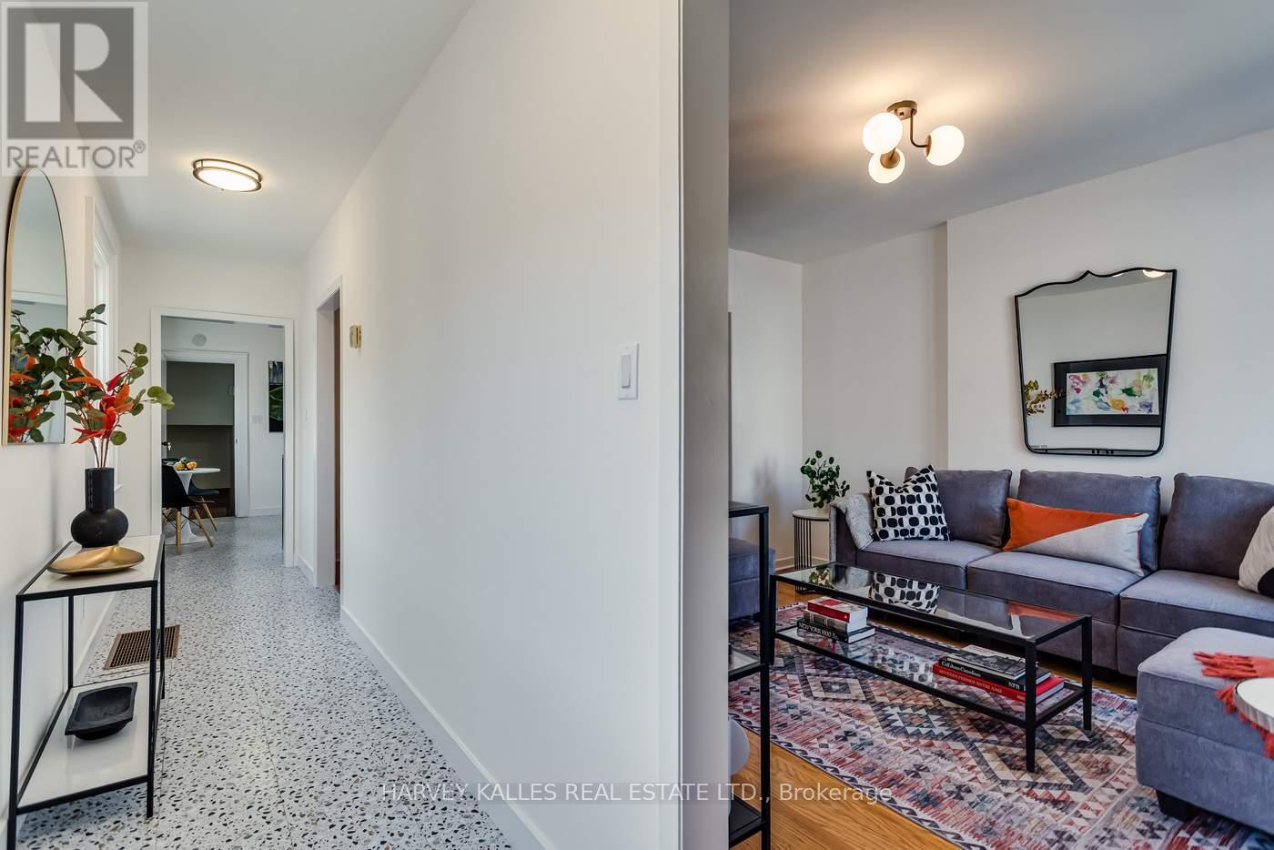 7 Mulberry Crescent, Toronto, Ontario  M6C 1N4 - Photo 5 - C12487475