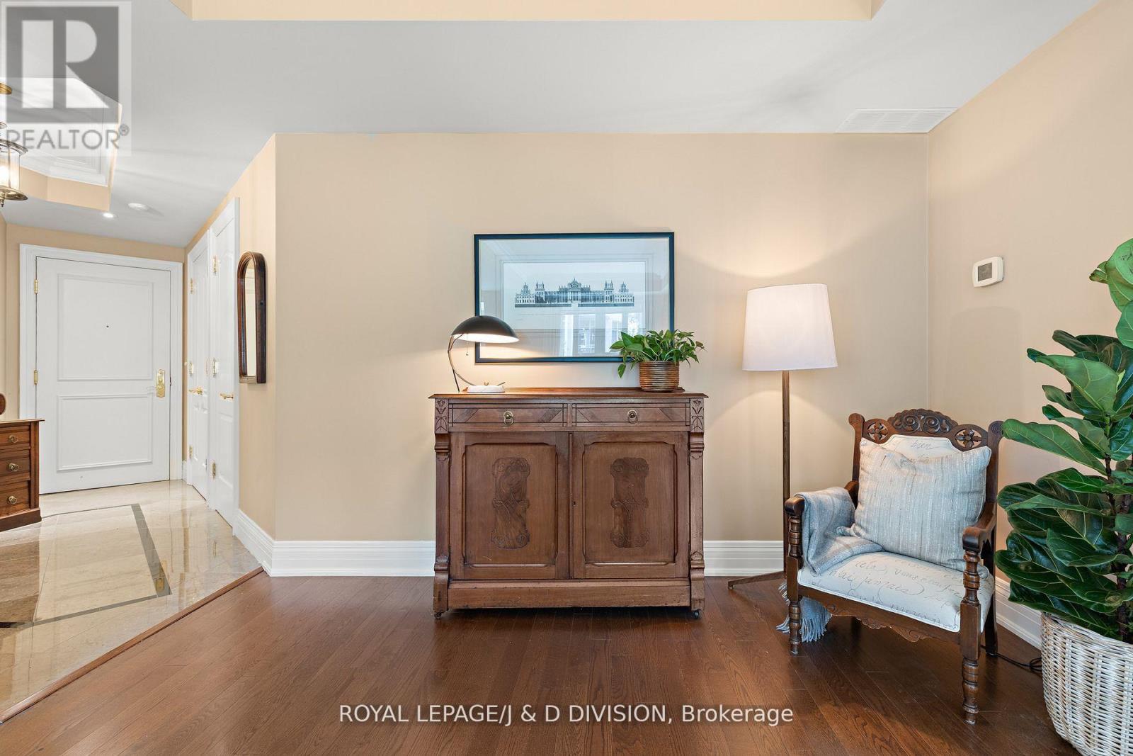 303 - 33 Delisle Avenue, Toronto, Ontario  M4V 3C7 - Photo 4 - C12487492