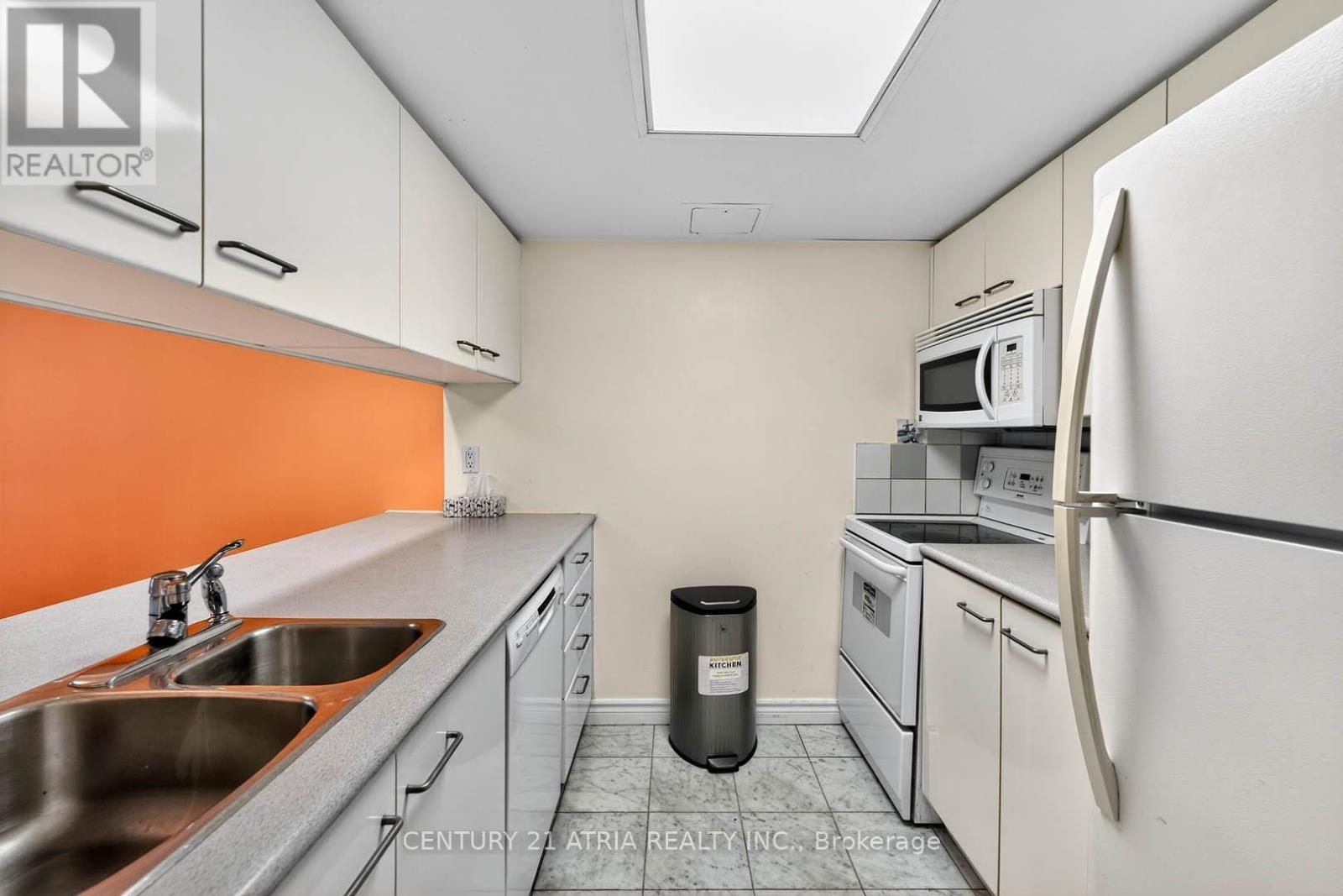 2302 - 38 Elm Street, Toronto, Ontario  M5G 2K5 - Photo 16 - C12487528