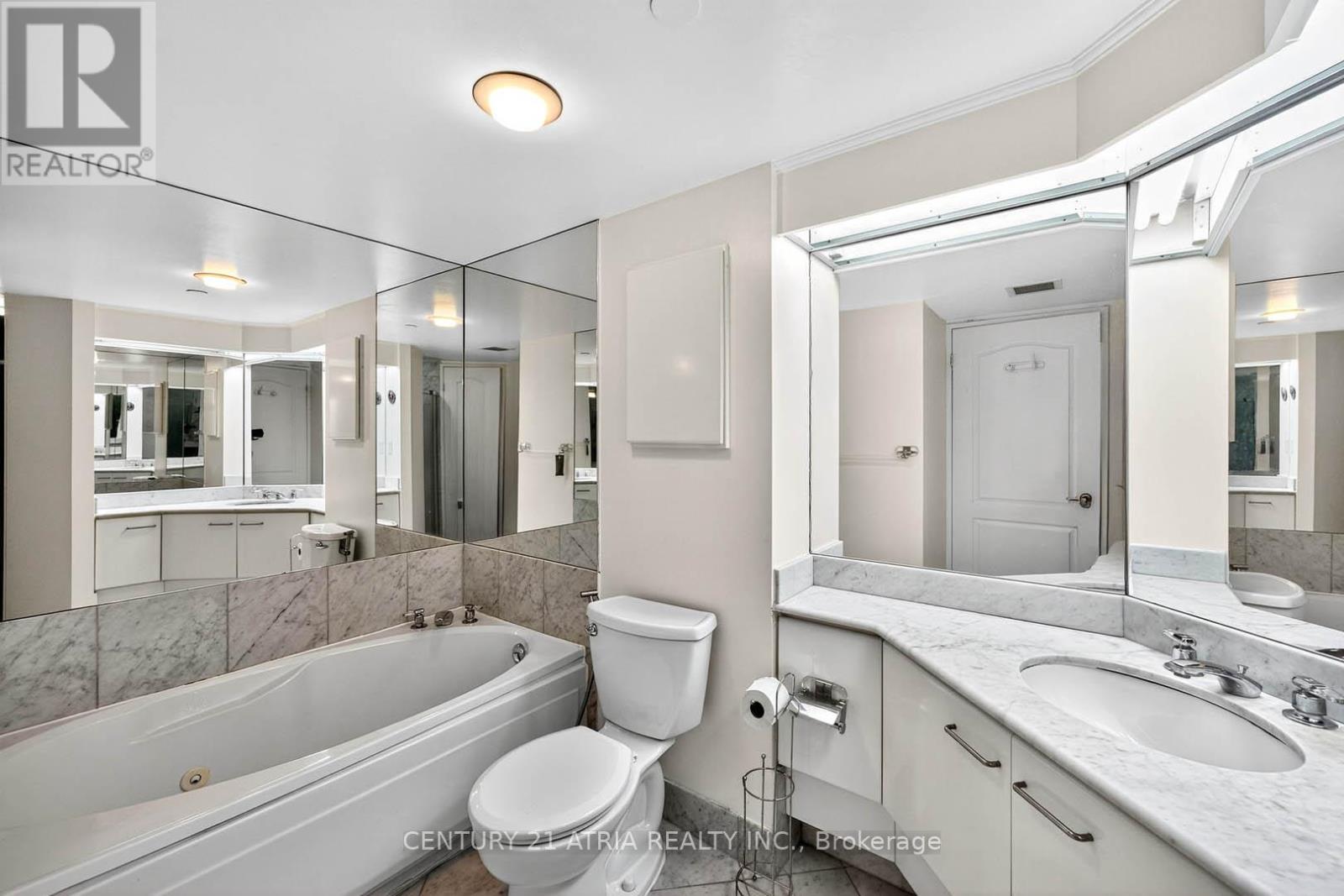 2302 - 38 Elm Street, Toronto, Ontario  M5G 2K5 - Photo 23 - C12487528