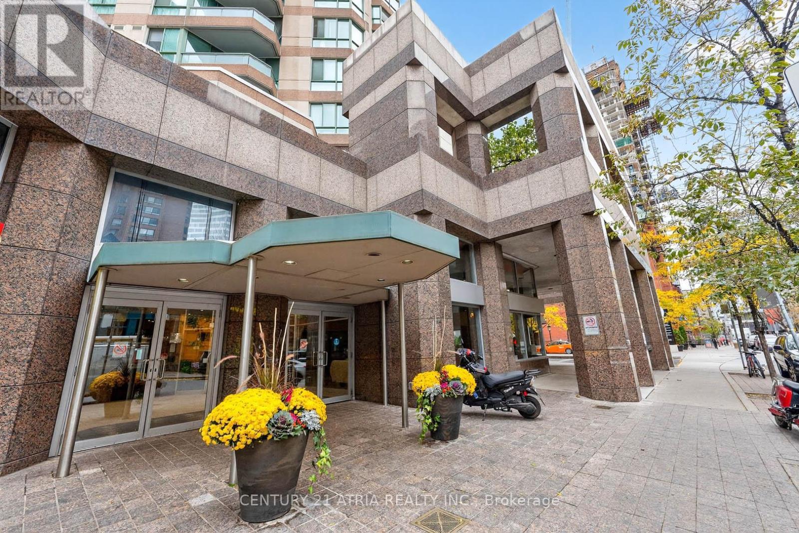 2302 - 38 Elm Street, Toronto, Ontario  M5G 2K5 - Photo 3 - C12487528