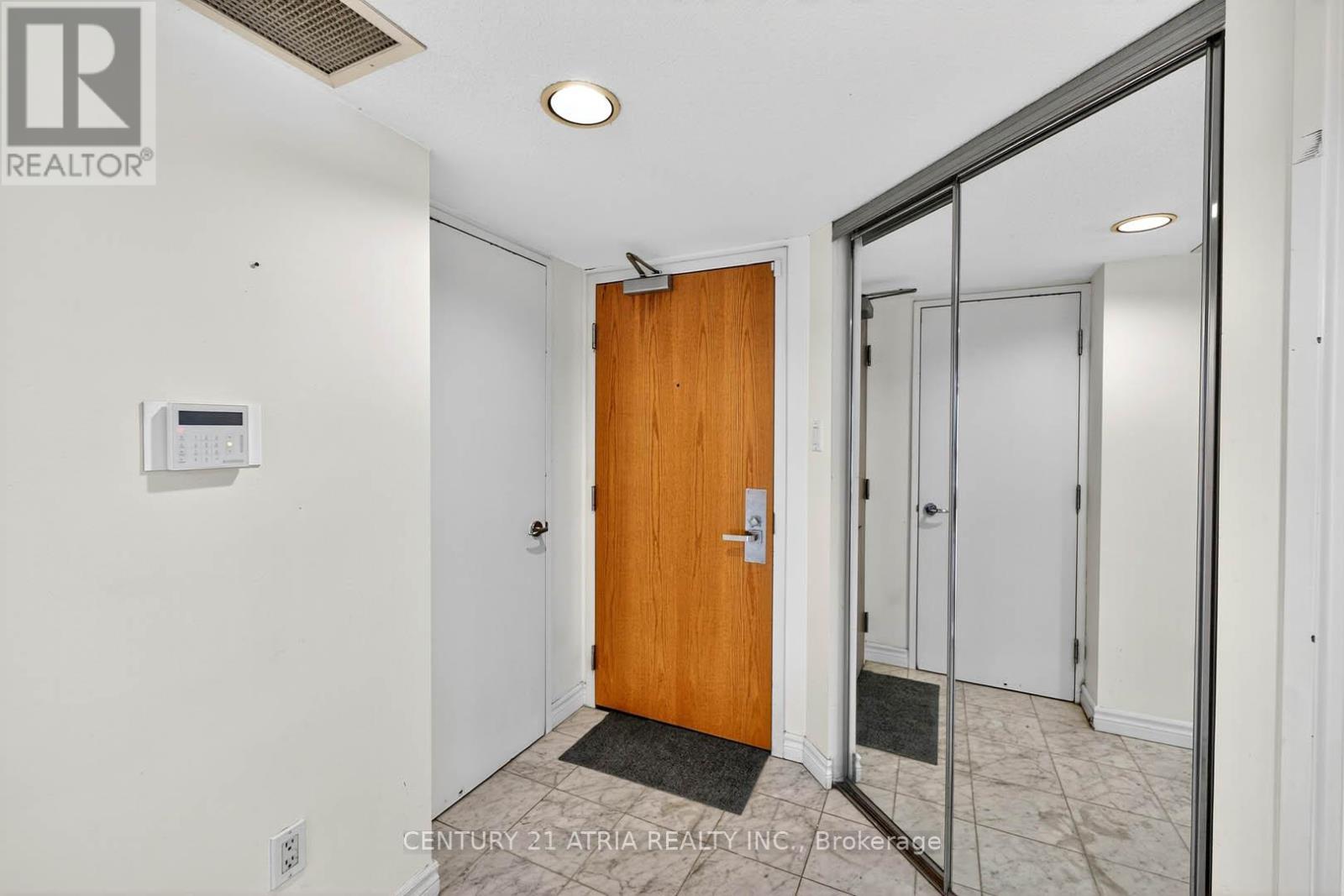 2302 - 38 Elm Street, Toronto, Ontario  M5G 2K5 - Photo 8 - C12487528