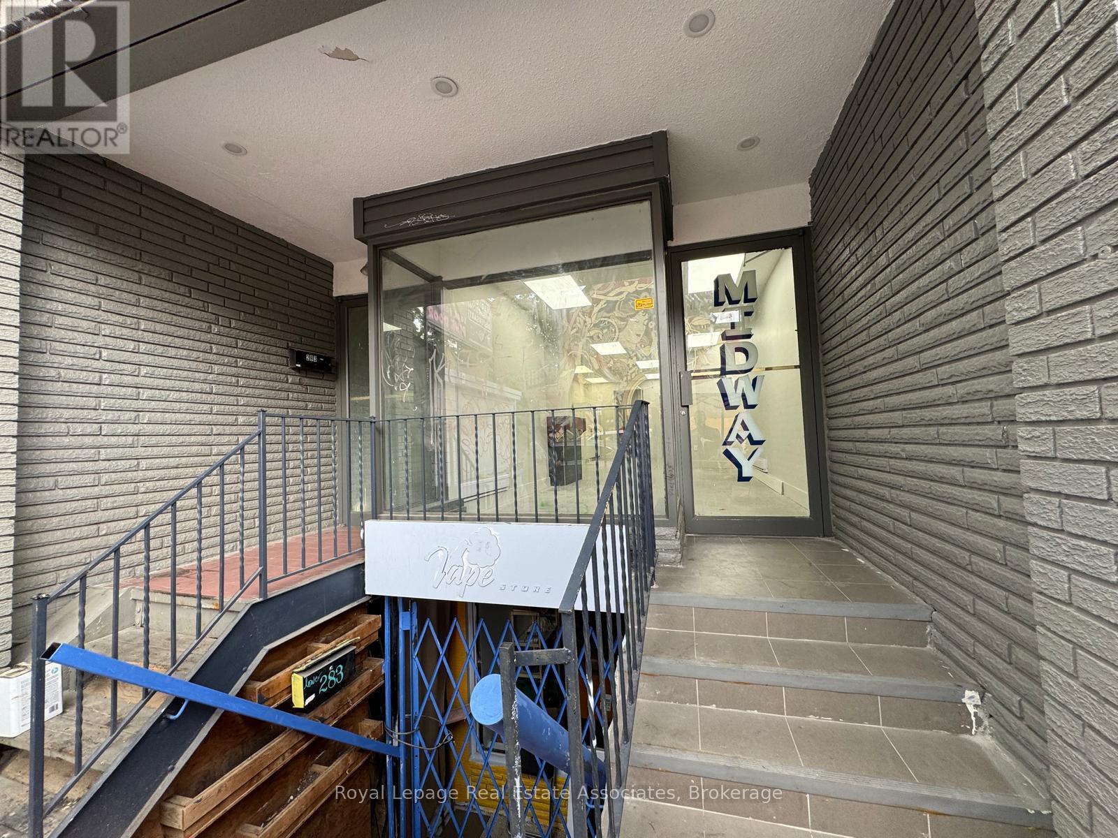 Main Level - 283 Augusta Avenue, Toronto, Ontario  M5T 2M1 - Photo 2 - C12487557