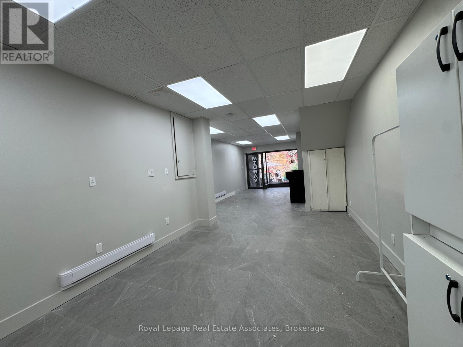 Main Level - 283 Augusta Avenue, Toronto, Ontario  M5T 2M1 - Photo 6 - C12487557