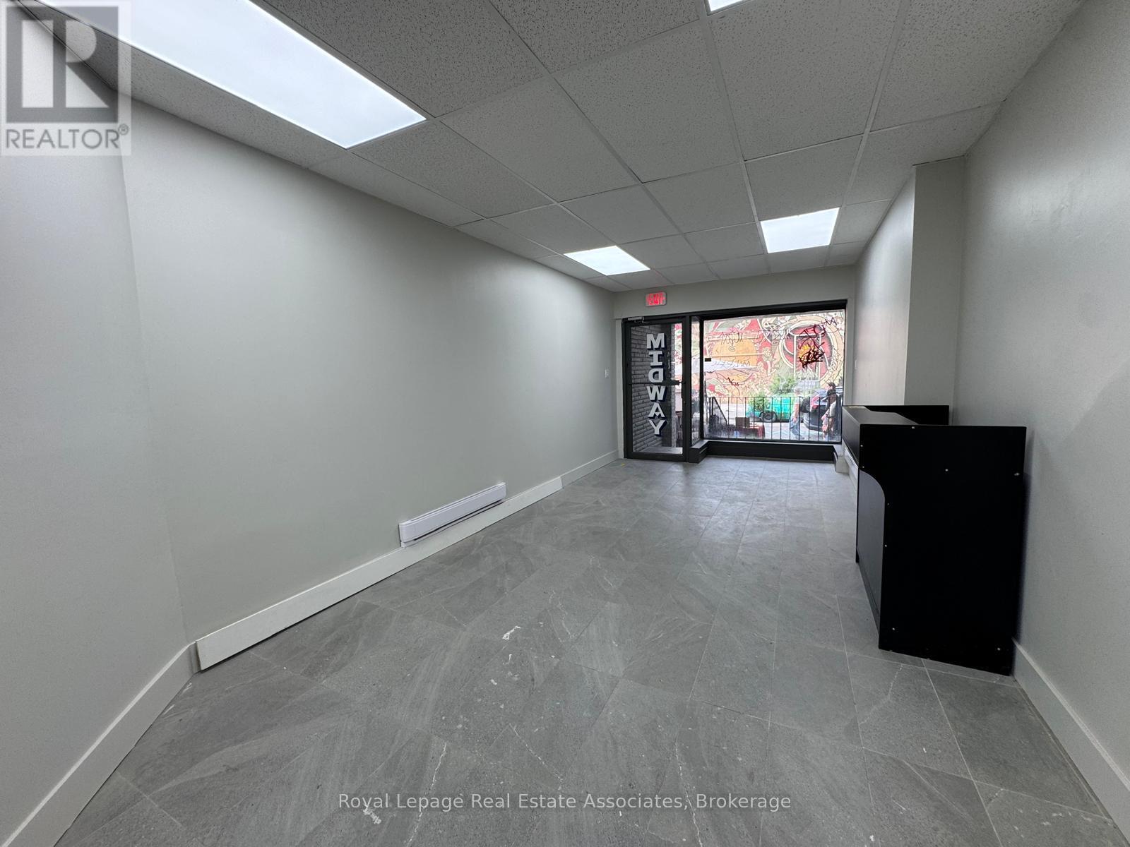 Main Level - 283 Augusta Avenue, Toronto, Ontario  M5T 2M1 - Photo 7 - C12487557
