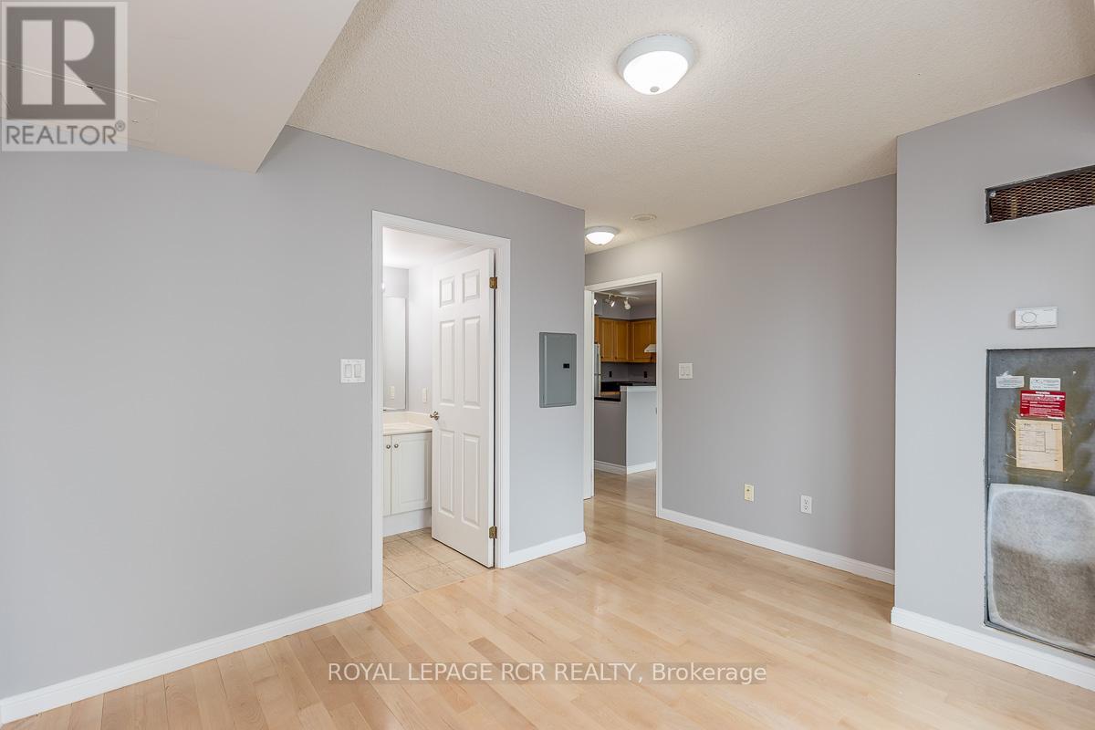 2012 - 23 Lorraine Drive, Toronto, Ontario  M2N 6Z6 - Photo 31 - C12487570