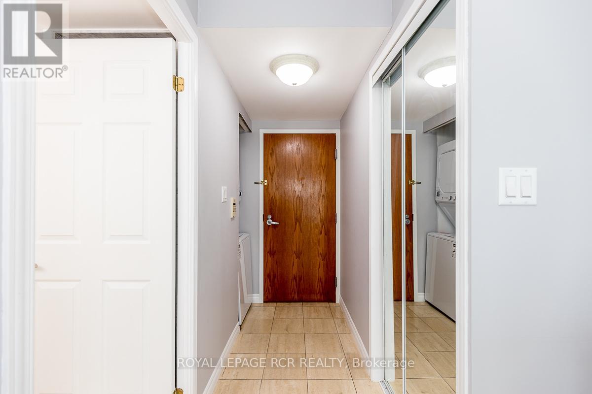 2012 - 23 Lorraine Drive, Toronto, Ontario  M2N 6Z6 - Photo 9 - C12487570