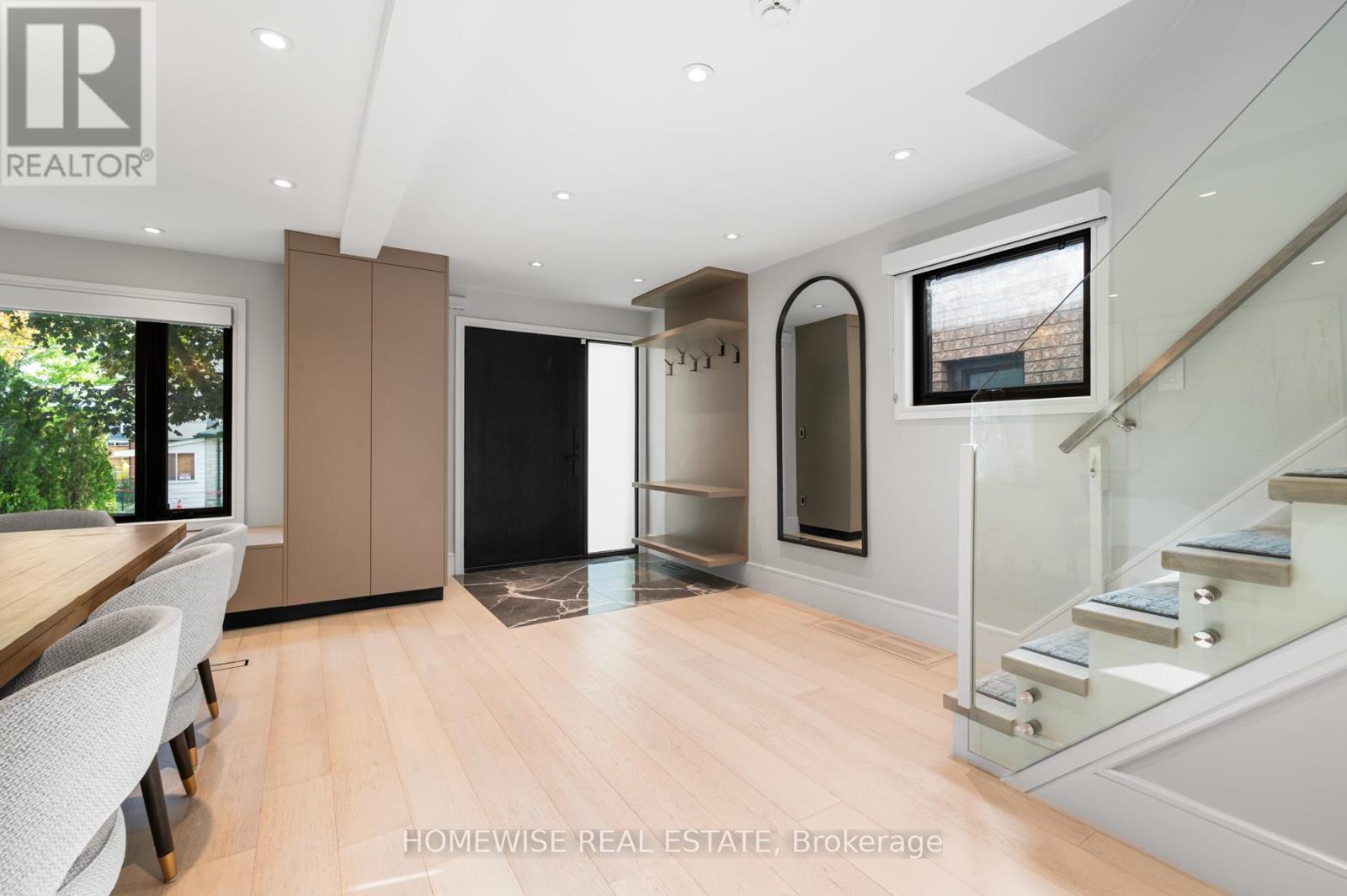 20 Clovelly Avenue, Toronto, Ontario  M6C 1Y1 - Photo 12 - C12487586