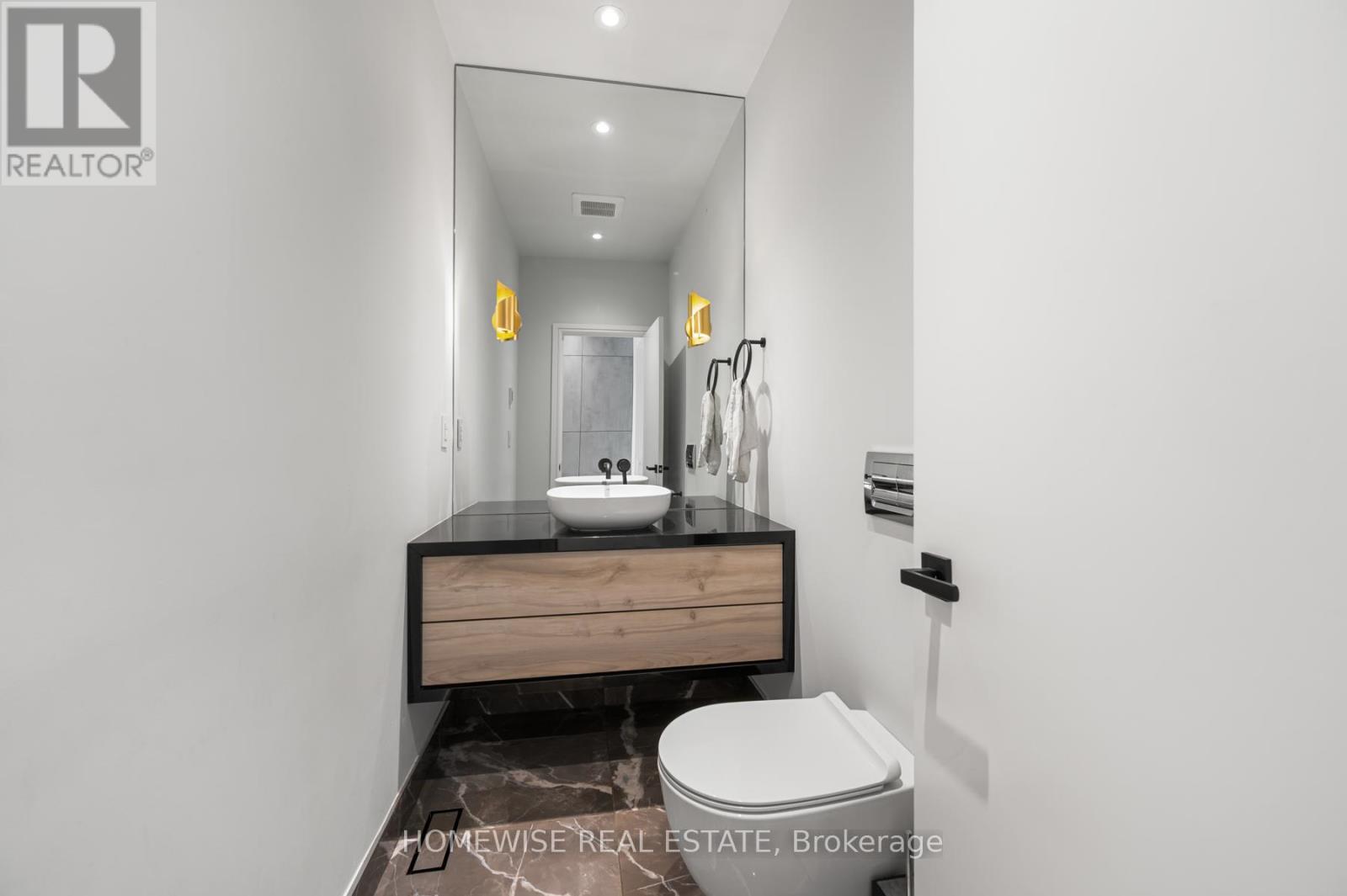 20 Clovelly Avenue, Toronto, Ontario  M6C 1Y1 - Photo 13 - C12487586