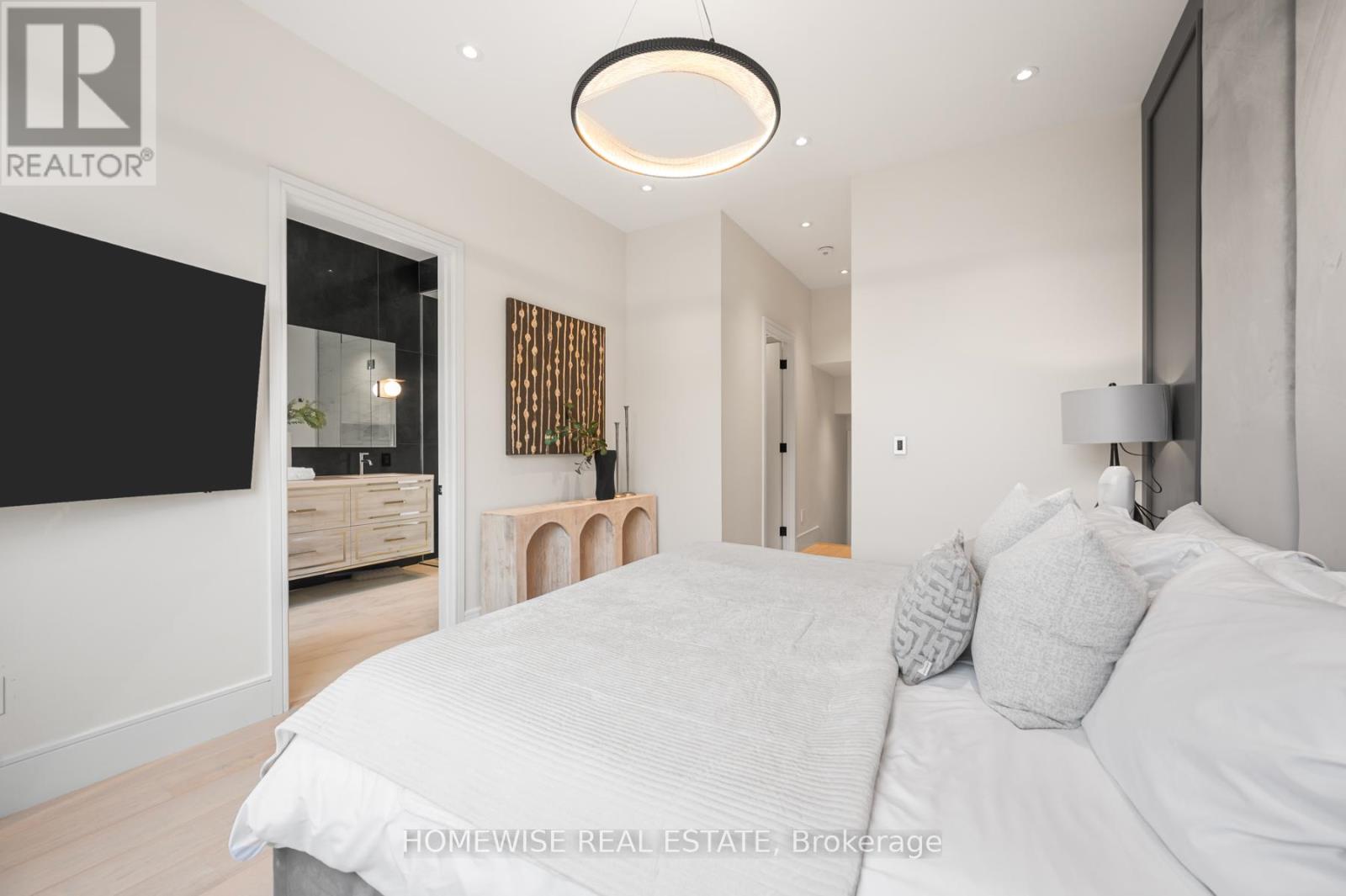 20 Clovelly Avenue, Toronto, Ontario  M6C 1Y1 - Photo 17 - C12487586